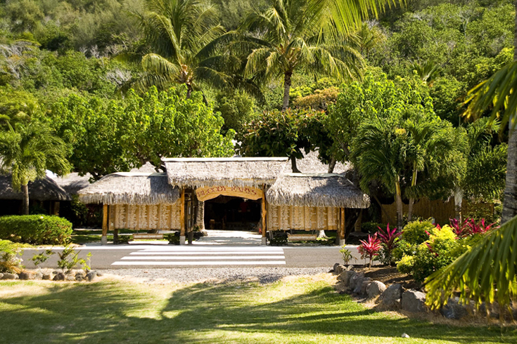 For the past 40 years, celebrities and civilians alike have made the pilgrimage to this South Pacific institution for sizzling barbecue, heady mai tais, and the chance to dine barefoot on the restaurant’s sand-dusted floors. It’s a funky, thatched-roof homage to the South Seas of long ago. (Photo Credits: © Helen Havard) 